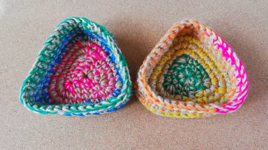 三角形の小物入れの作り方 : Crochet Triangle Baskets Pattern